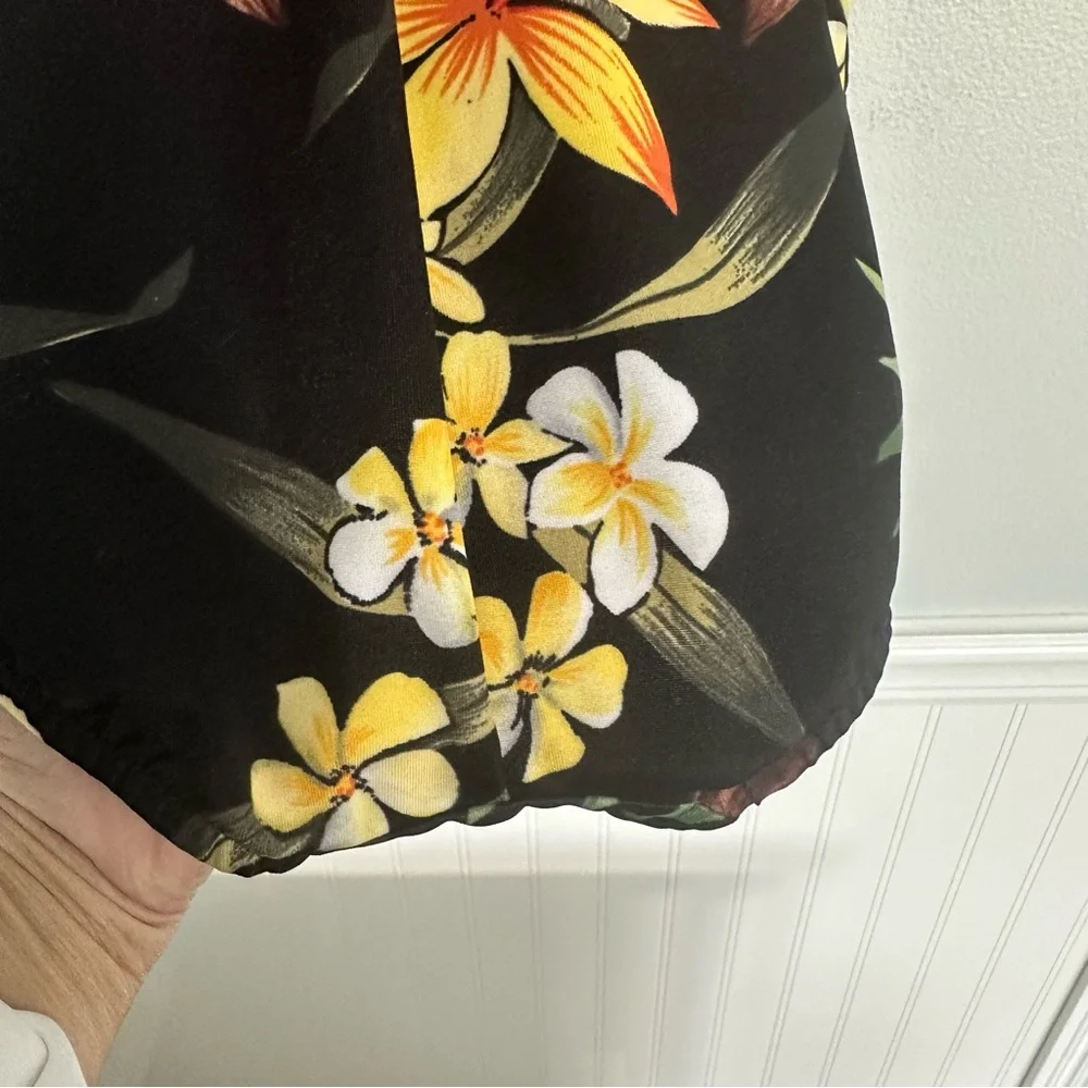 Miraclesuit Black Tropical Floral Surplice one-piece swimsuit Size 12 - Picture 6 of 9